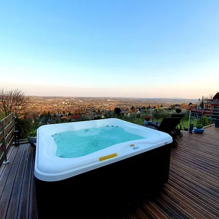 לינה וארוחת בוקר Bagoly Wellness 4*